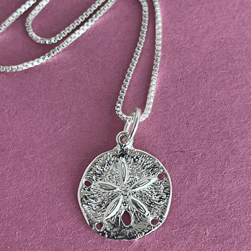 Sterling Silver Necklace and Sand Dollar pendant on 16inch box chain - Picture 5 of 5